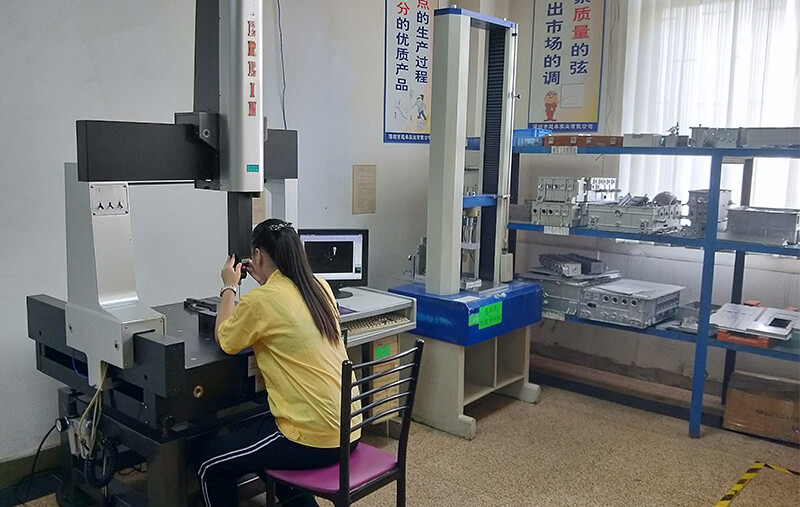 檢測中心：三次元，二次元，投影儀，鹽霧測試儀，探傷機，壓力測試，光譜分析儀，光澤計等21臺。