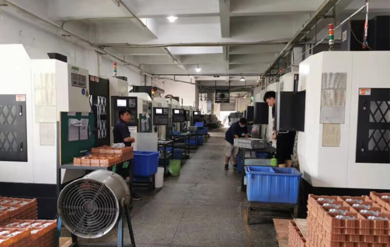 CNC課：CNC加工中心及5軸加工中心共236臺。
