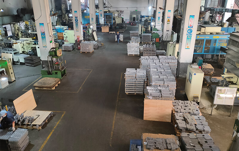 壓鑄課：噸位從280~4000T壓鑄機，共53臺。